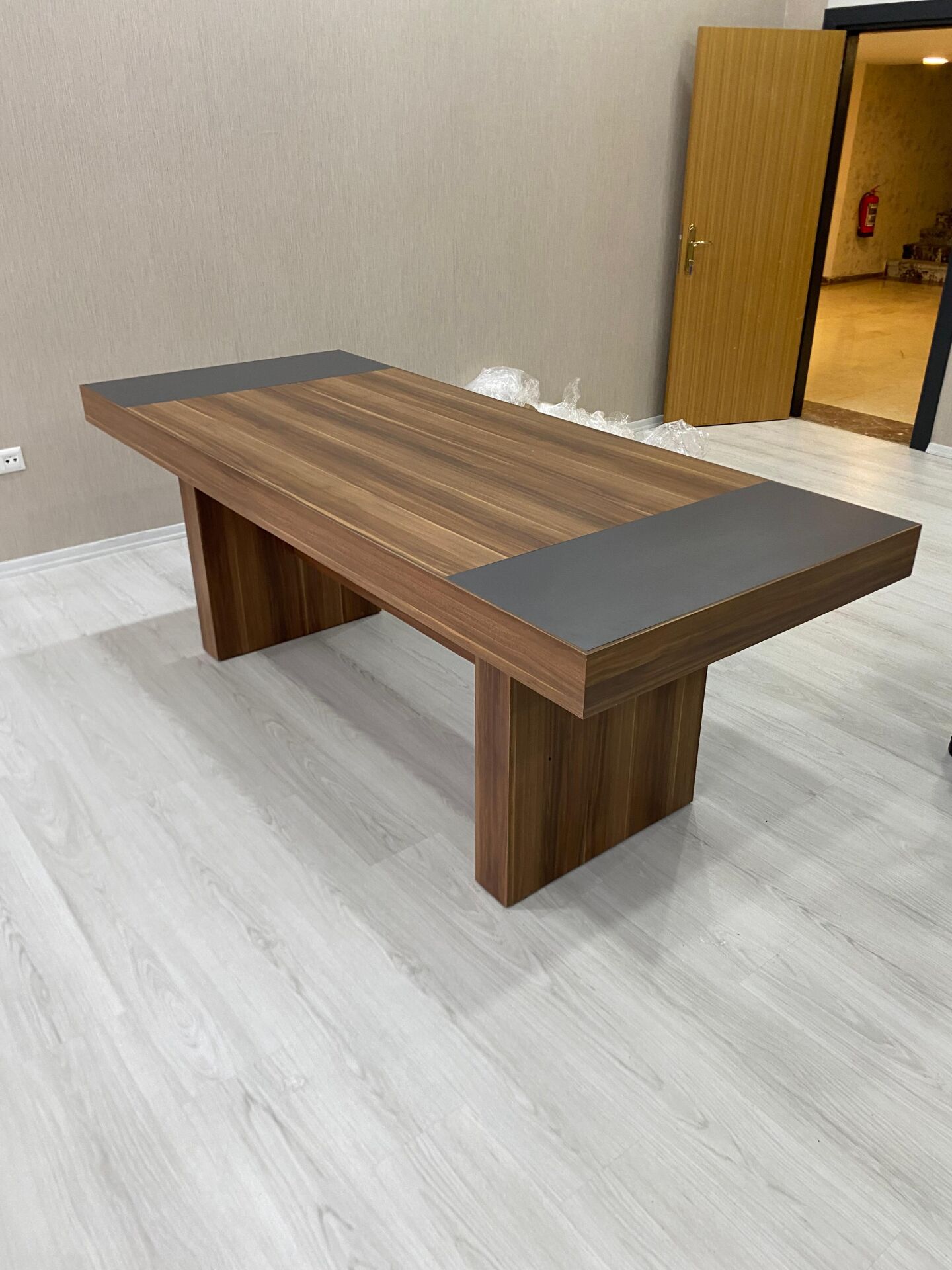 Akburo Baron Toplantı Masası