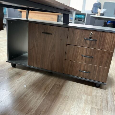 طقم مكتب تنفيذي من أكبورو بلاك إيتا بدون مقعد