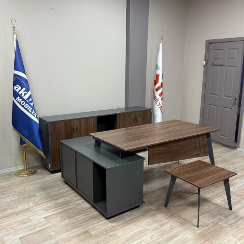 طقم مكتب تنفيذي من أكبورو بلاك إيتا بدون مقعد