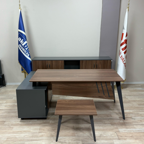 طقم مكتب تنفيذي من أكبورو بلاك إيتا بدون مقعد