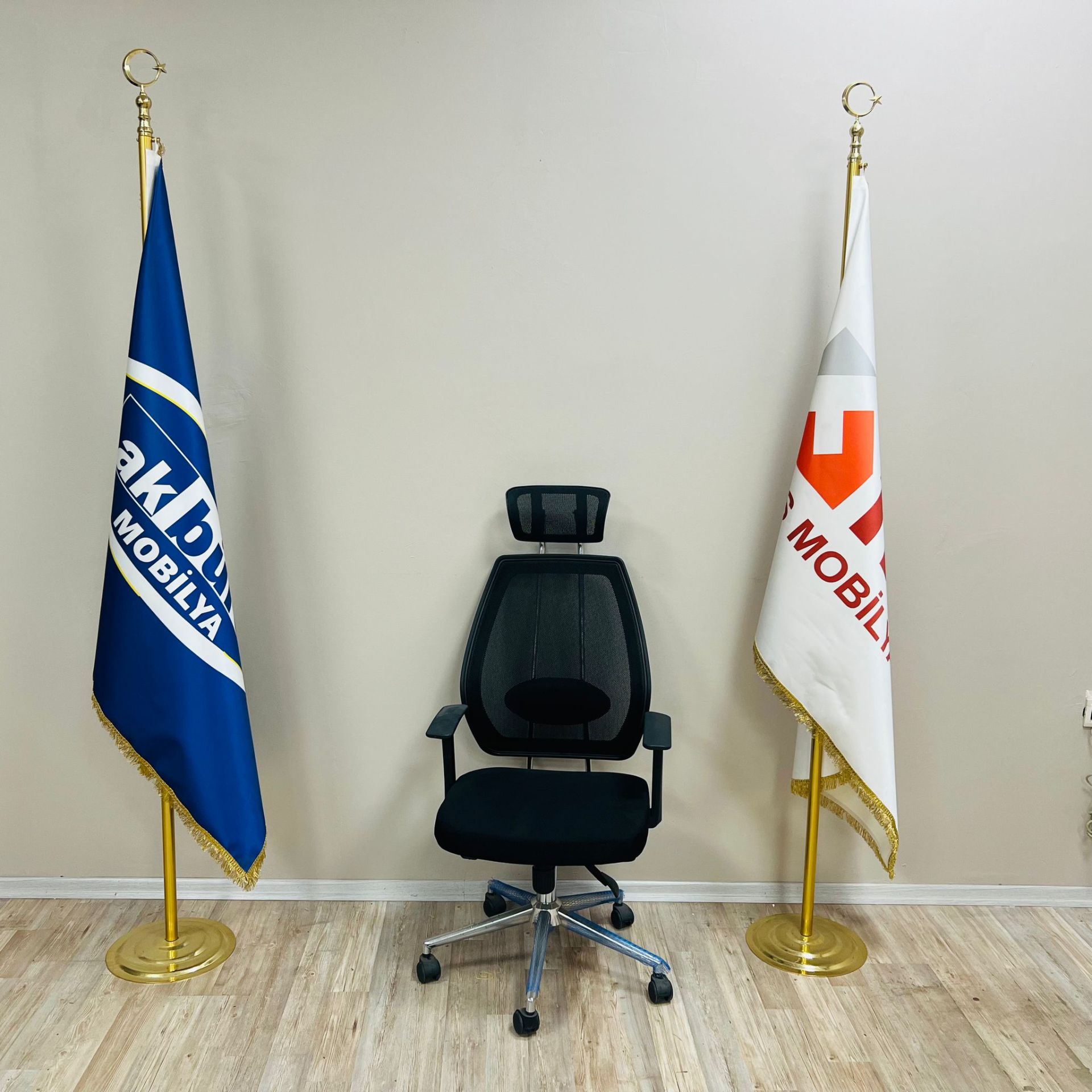 Akburo Zara Fileli Başlıklı Ofis Sandalyesi