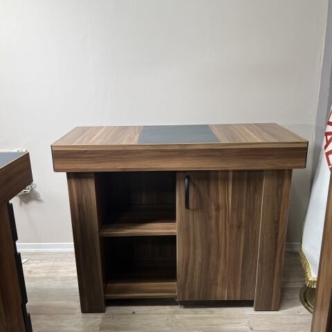 Akburo Baron Executive Office Set Modelle mit Chester Sitzgruppe