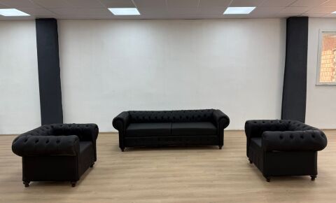 Akburo Baron Executive Office Set Modelle mit Chester Sitzgruppe