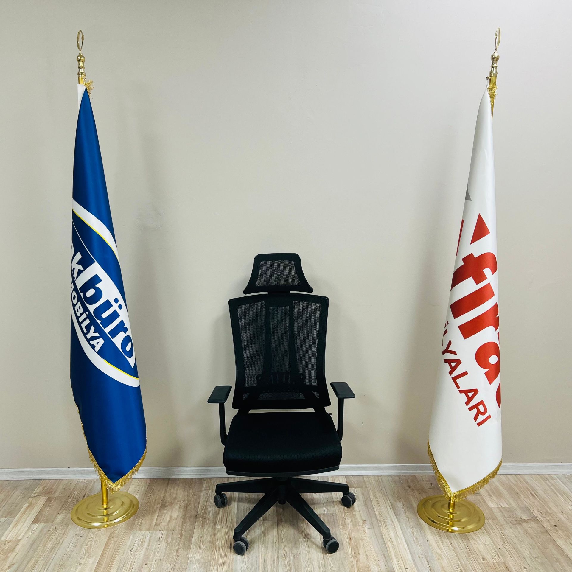 EDEN Başlıklı Oynar Kol Ofis Sandalyesi