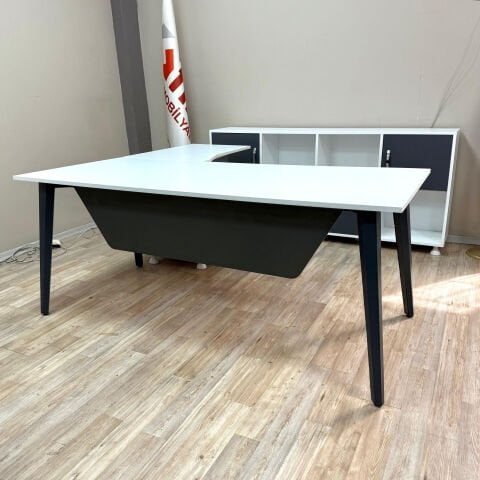 Maze VIP executive suite Set with Ritas